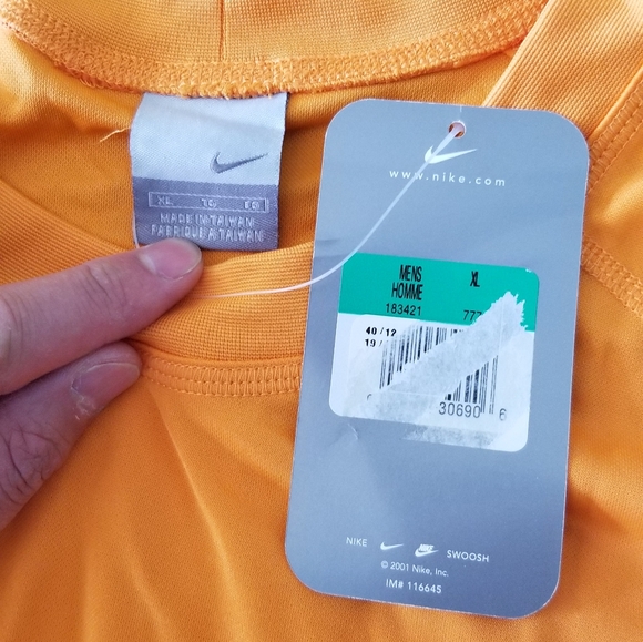 NWT…Mens Nike T shirt - Picture 2 of 4